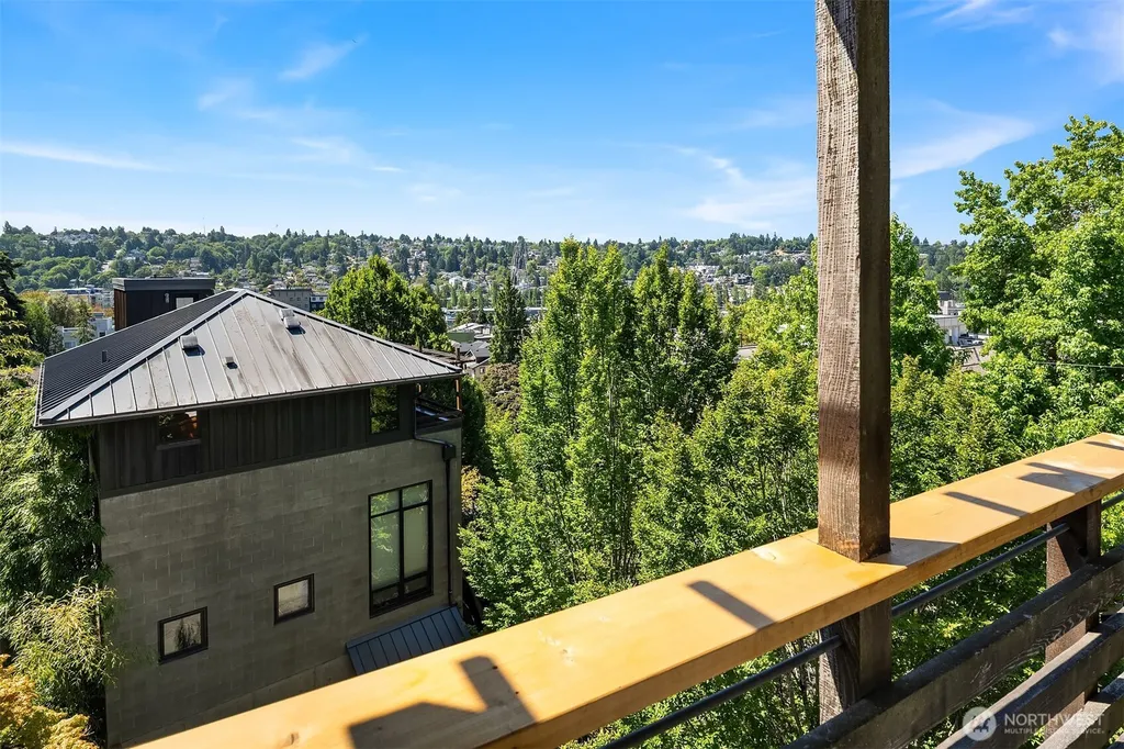 3824 Evanston Avenue N Seattle WA 98103