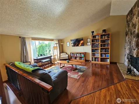 6804 47th Avenue E Tacoma WA 98443