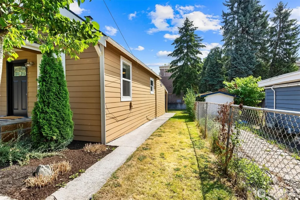 8632 45th Avenue S Seattle WA 98118