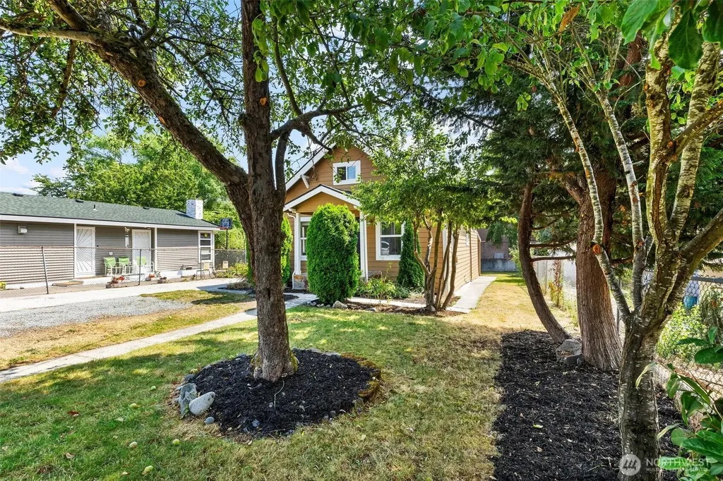8632 45th Avenue S Seattle WA 98118