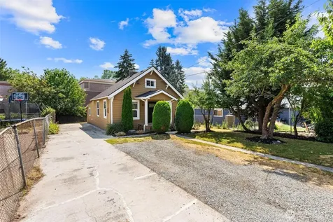 8632 45th Avenue S Seattle WA 98118
