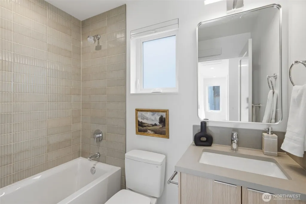 4117 SW Juneau Street Seattle WA 98136