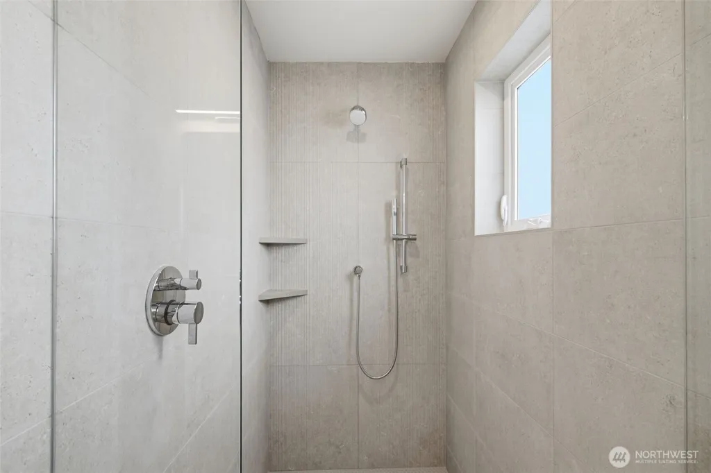 4117 SW Juneau Street Seattle WA 98136