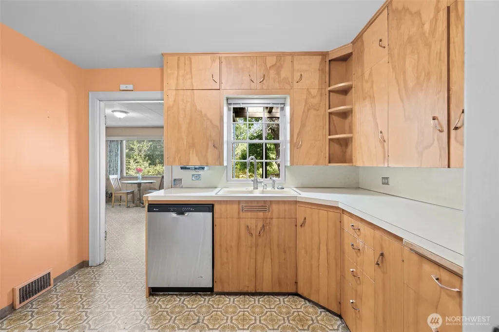 579 SE Ely Street Oak Harbor WA 98277