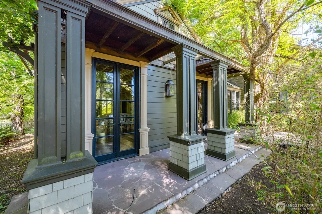579 SE Ely Street Oak Harbor WA 98277