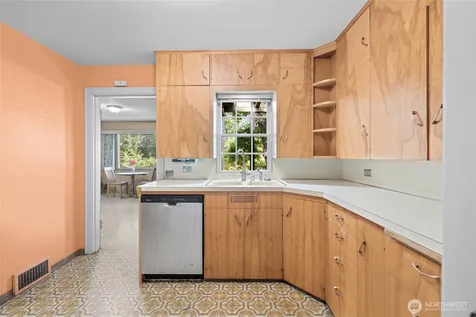 579 SE Ely Street Oak Harbor WA 98277