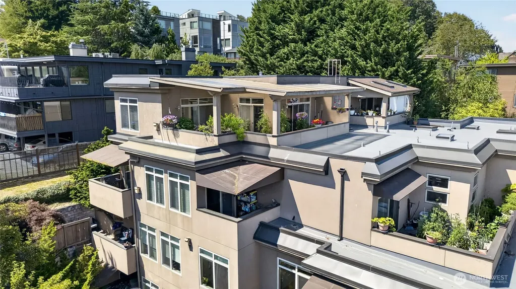 2551 Thorndyke Avenue W Seattle WA 98199