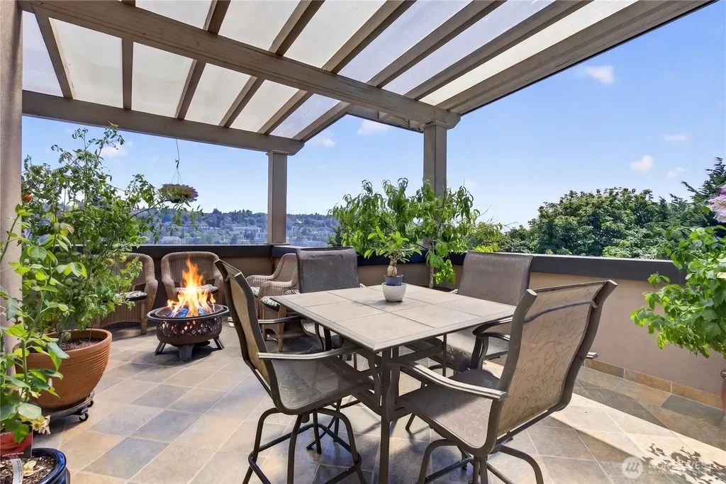 2551 Thorndyke Avenue W Seattle WA 98199
