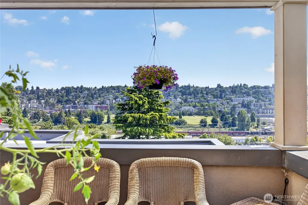 2551 Thorndyke Avenue W Seattle WA 98199