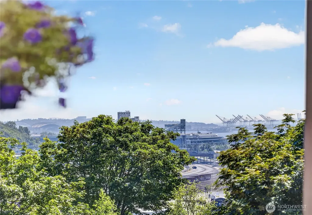 2551 Thorndyke Avenue W Seattle WA 98199