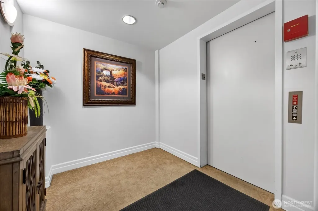 2551 Thorndyke Avenue W Seattle WA 98199