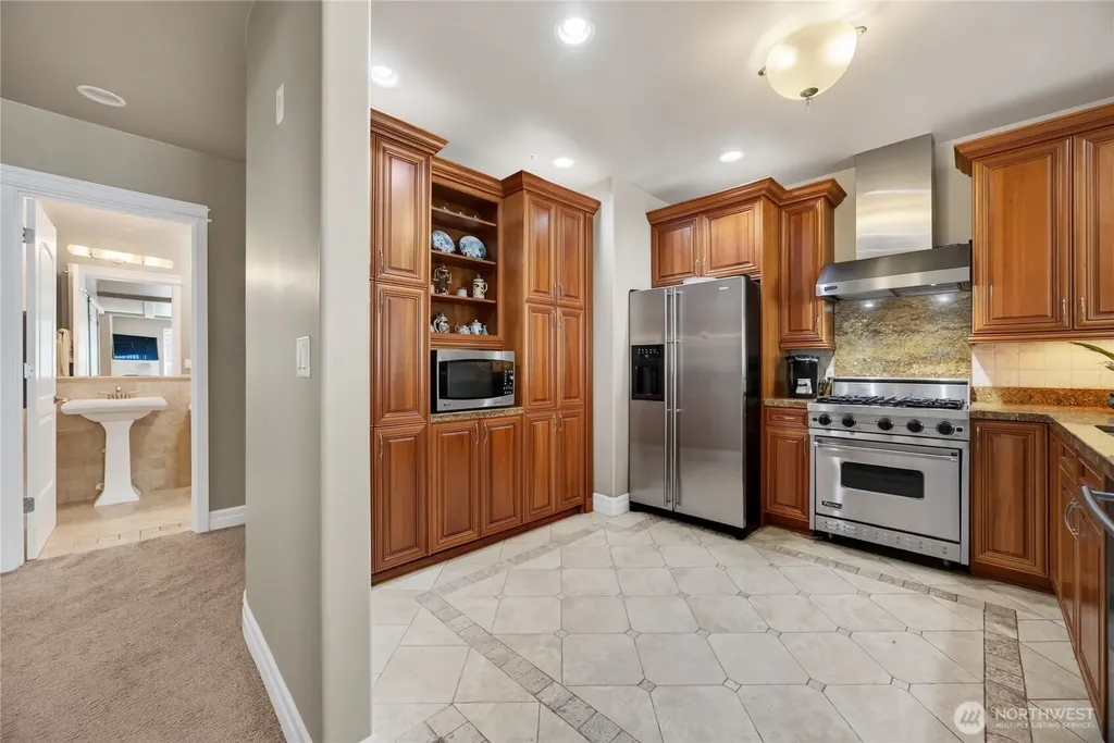 2551 Thorndyke Avenue W Seattle WA 98199