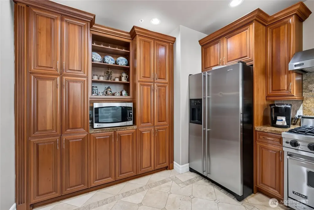 2551 Thorndyke Avenue W Seattle WA 98199