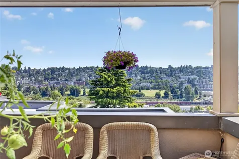 2551 Thorndyke Avenue W Seattle WA 98199