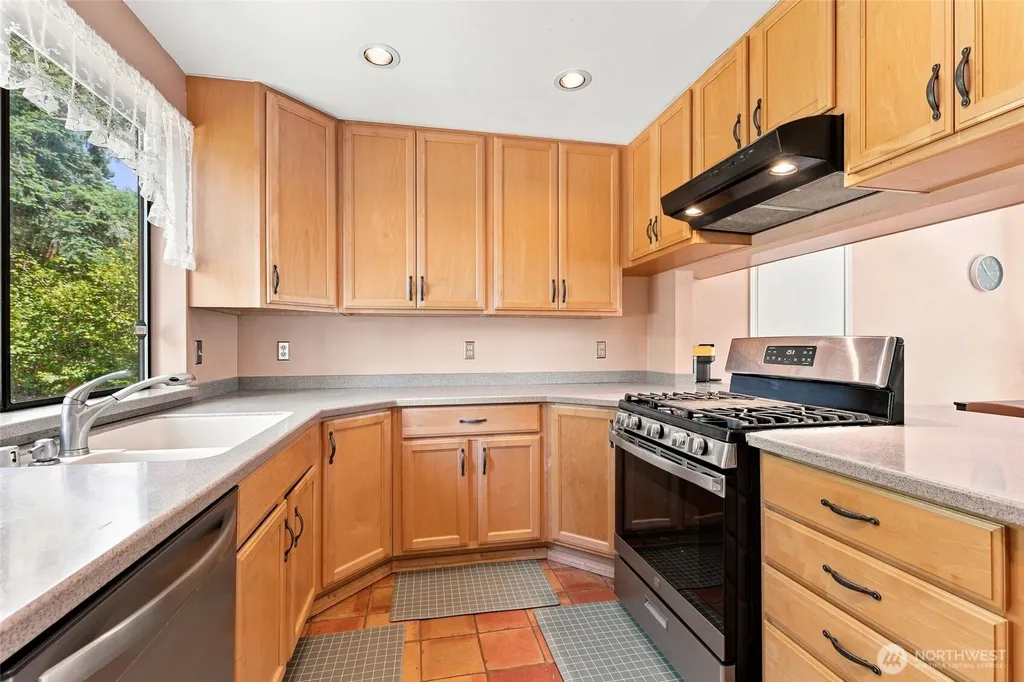 6409 Chennault Beach Drive Mukilteo WA 98275