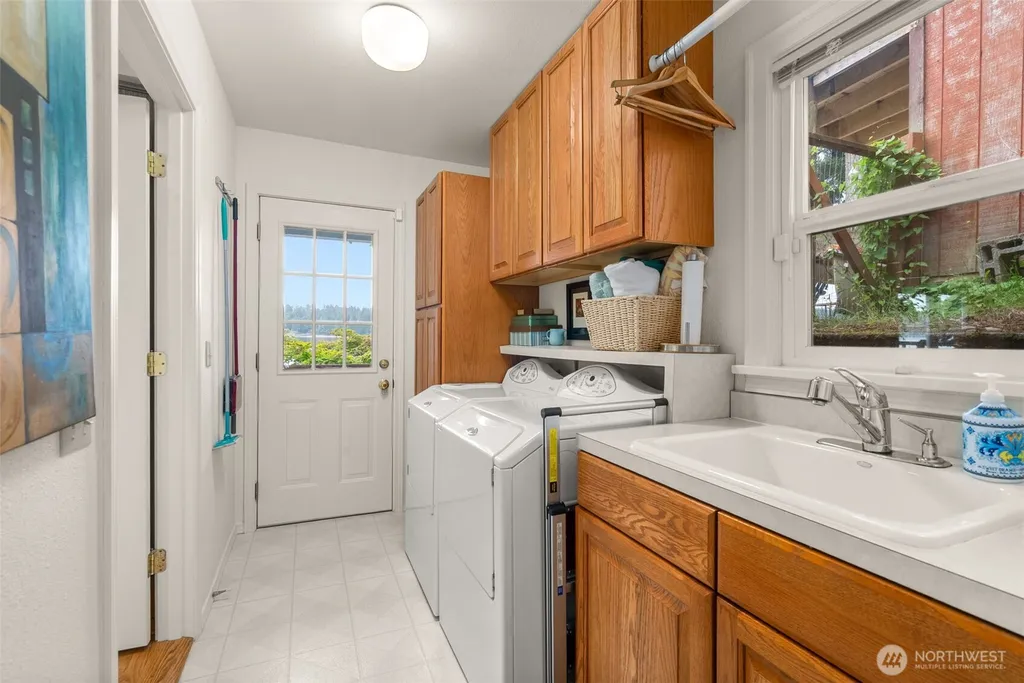 4923 Sunrise Beach Road NW Olympia WA 98502