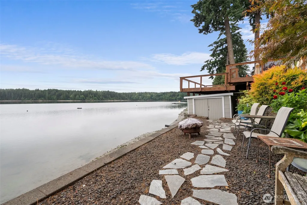4923 Sunrise Beach Road NW Olympia WA 98502