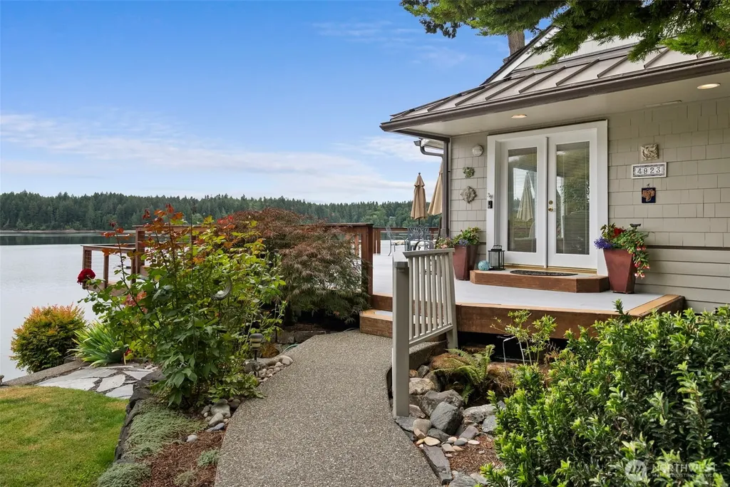 4923 Sunrise Beach Road NW Olympia WA 98502