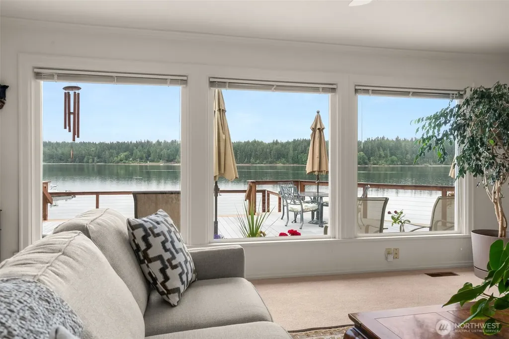 4923 Sunrise Beach Road NW Olympia WA 98502