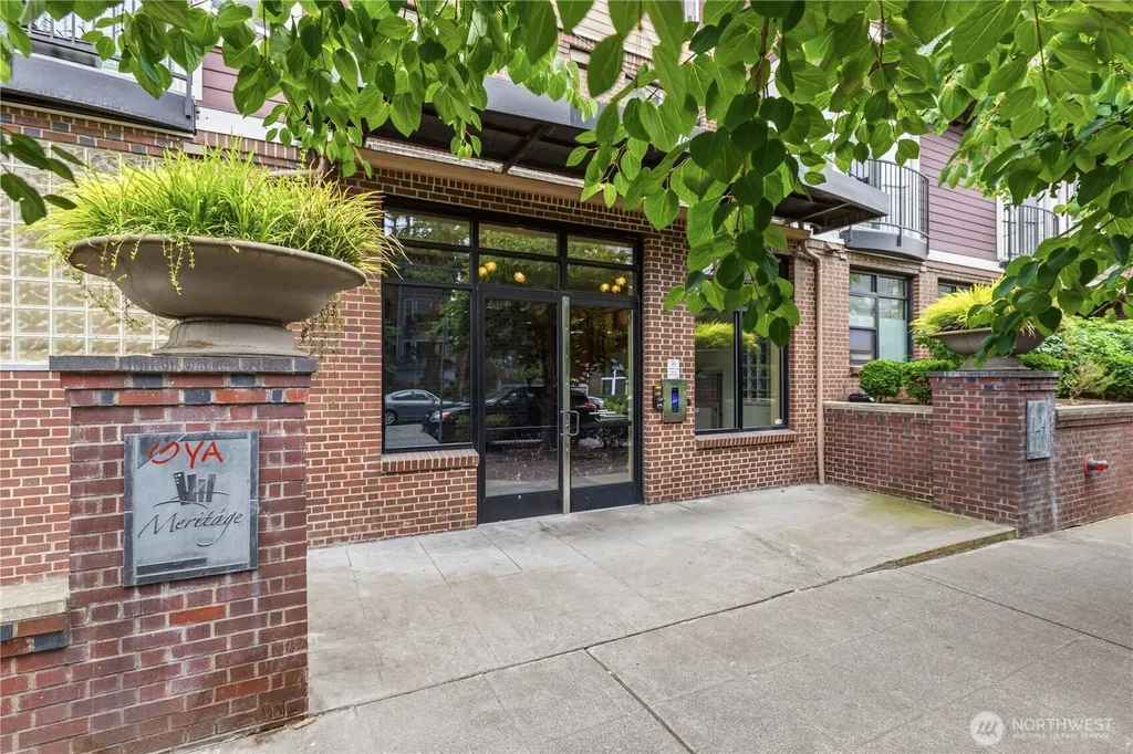 124 Bellevue Avenue E Seattle WA 98102