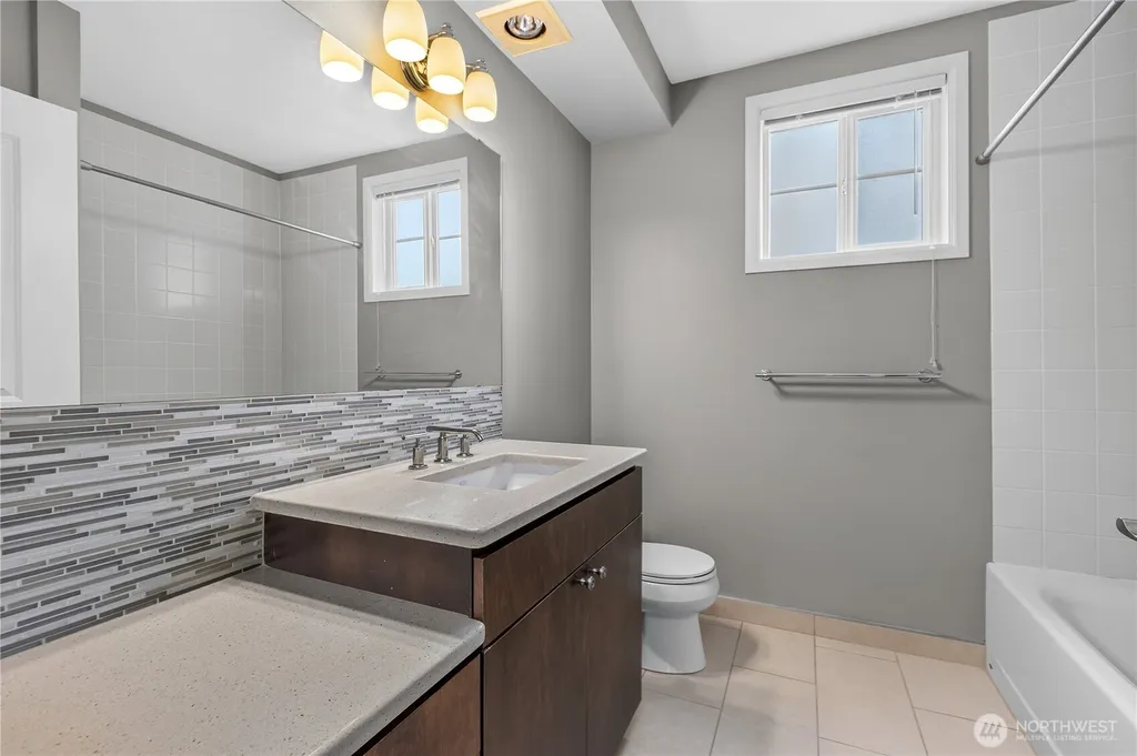 124 Bellevue Avenue E Seattle WA 98102