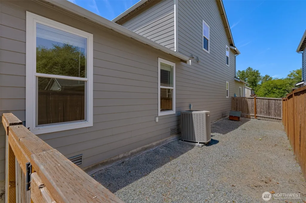 1108 25th Avenue Ct SW Puyallup WA 98371
