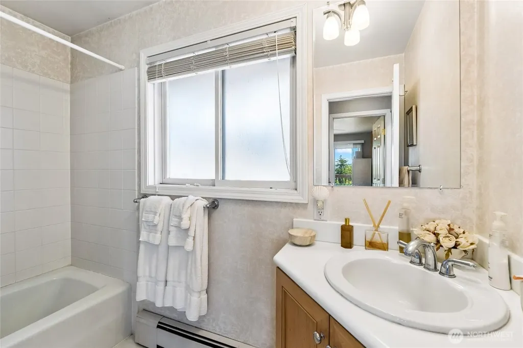2610 NE 5th Court Renton WA 98056