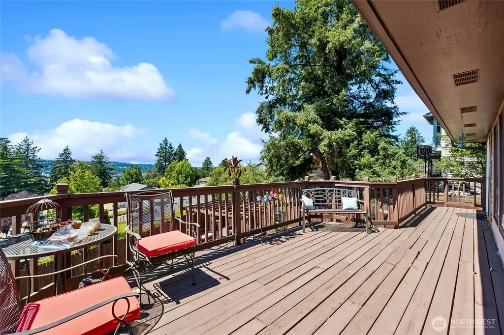 2610 NE 5th Court Renton WA 98056