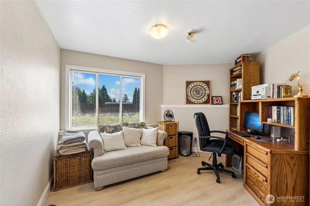 2610 NE 5th Court Renton WA 98056