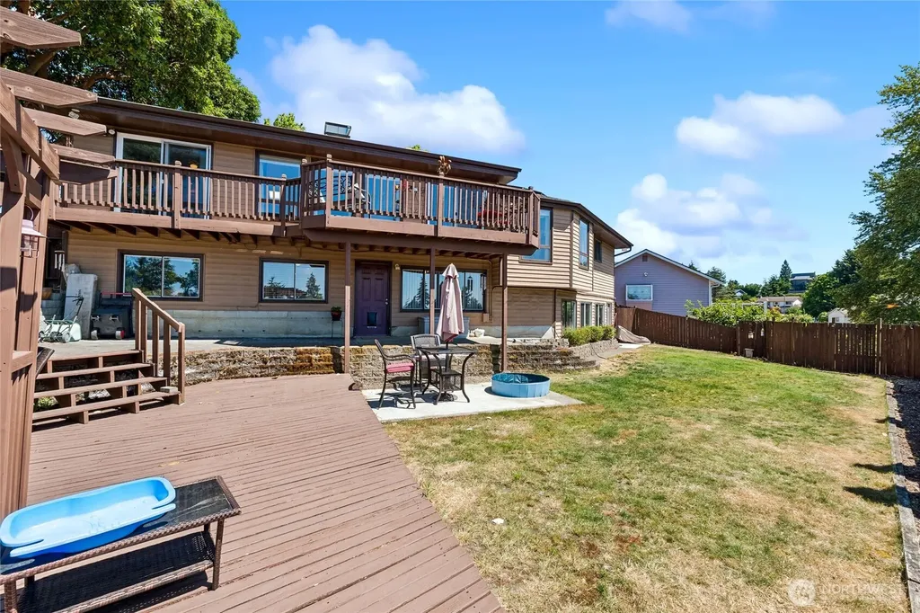 2610 NE 5th Court Renton WA 98056