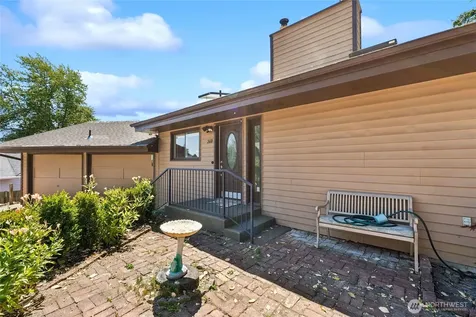 2610 NE 5th Court Renton WA 98056