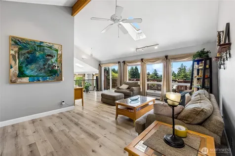 2610 NE 5th Court Renton WA 98056