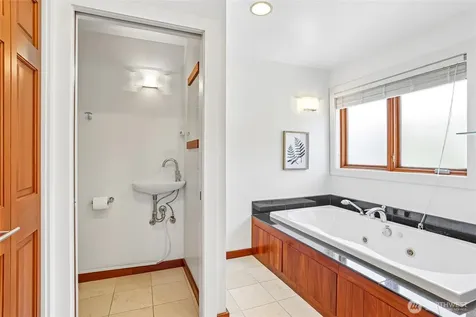424 35th Avenue S Seattle WA 98144