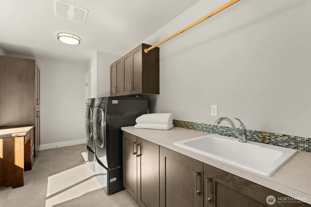 8064 E Commons Court Port Orchard WA 98366