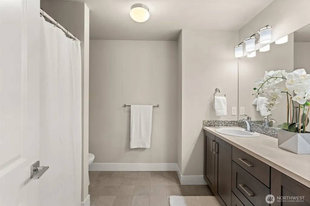 8064 E Commons Court Port Orchard WA 98366