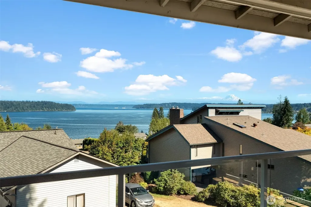 8064 E Commons Court Port Orchard WA 98366
