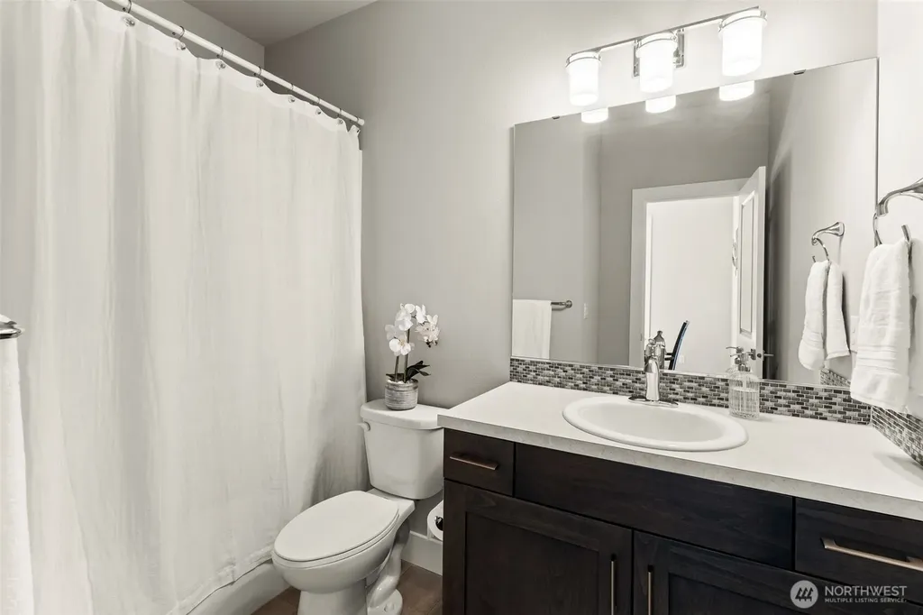 8064 E Commons Court Port Orchard WA 98366