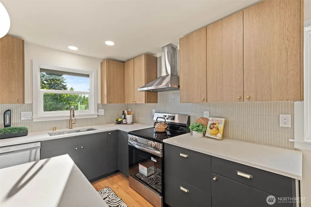 1621 N 103rd Street Seattle WA 98133