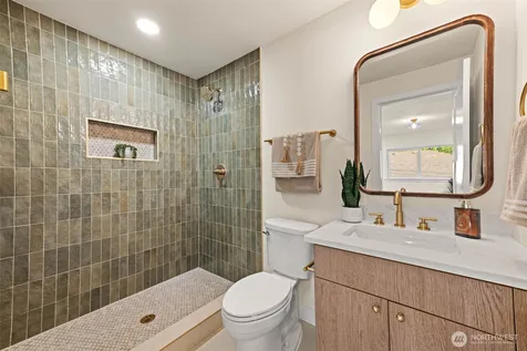 1621 N 103rd Street Seattle WA 98133