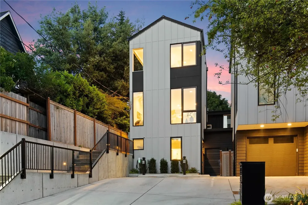 4218 Latona Avenue NE Seattle WA 98105