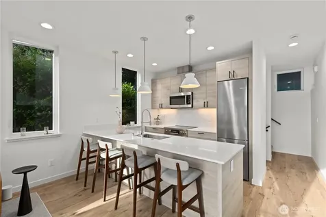 4218 Latona Avenue NE Seattle WA 98105