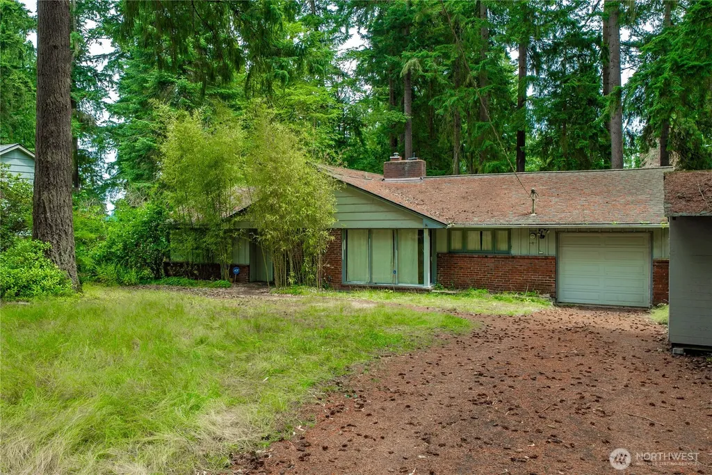 16030 33rd Avenue NE Lake Forest Park WA 98155