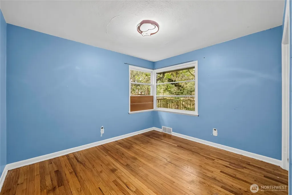 16030 33rd Avenue NE Lake Forest Park WA 98155