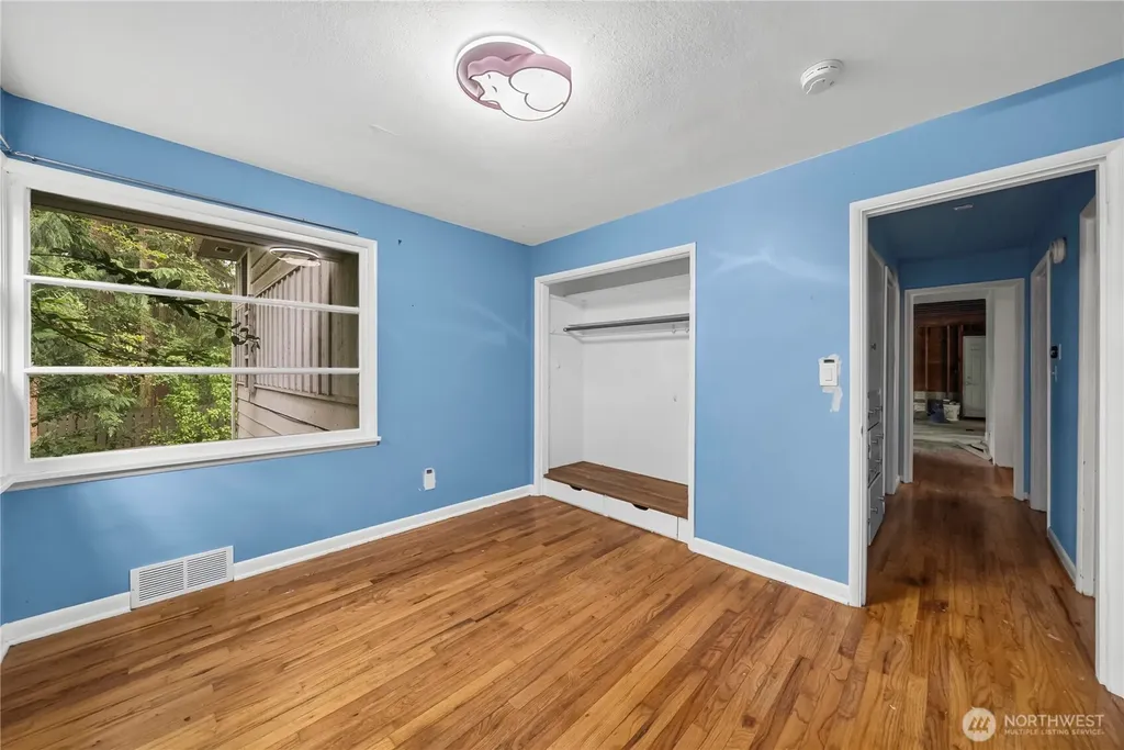 16030 33rd Avenue NE Lake Forest Park WA 98155