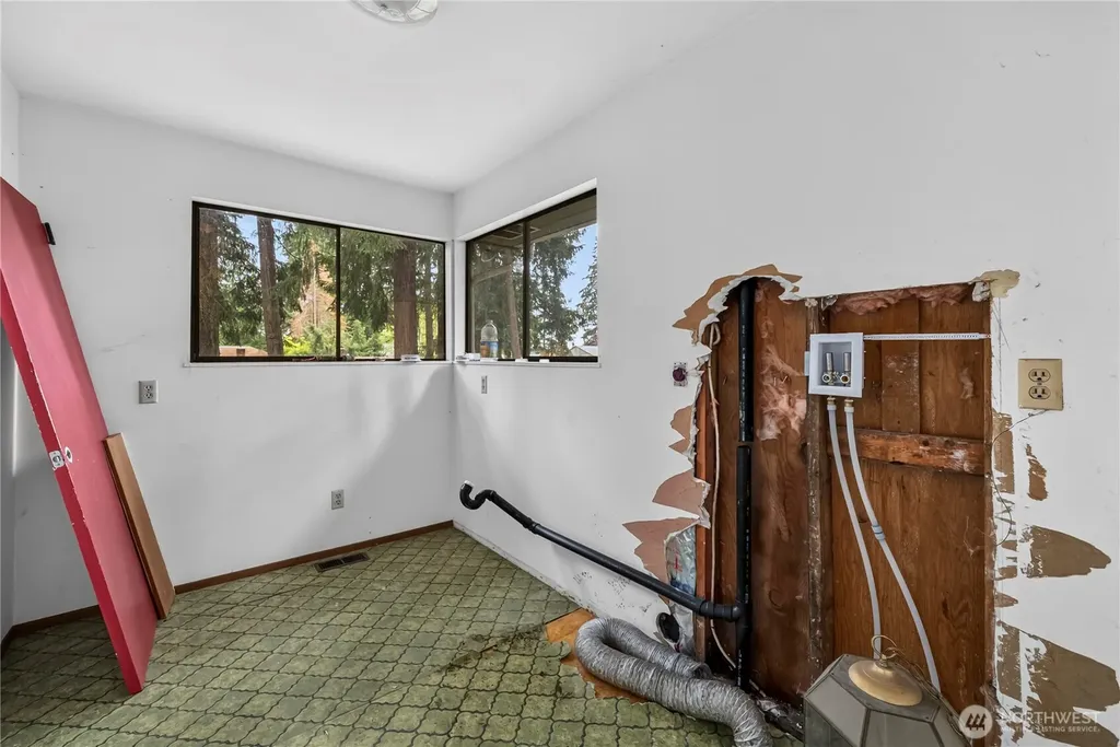 16030 33rd Avenue NE Lake Forest Park WA 98155