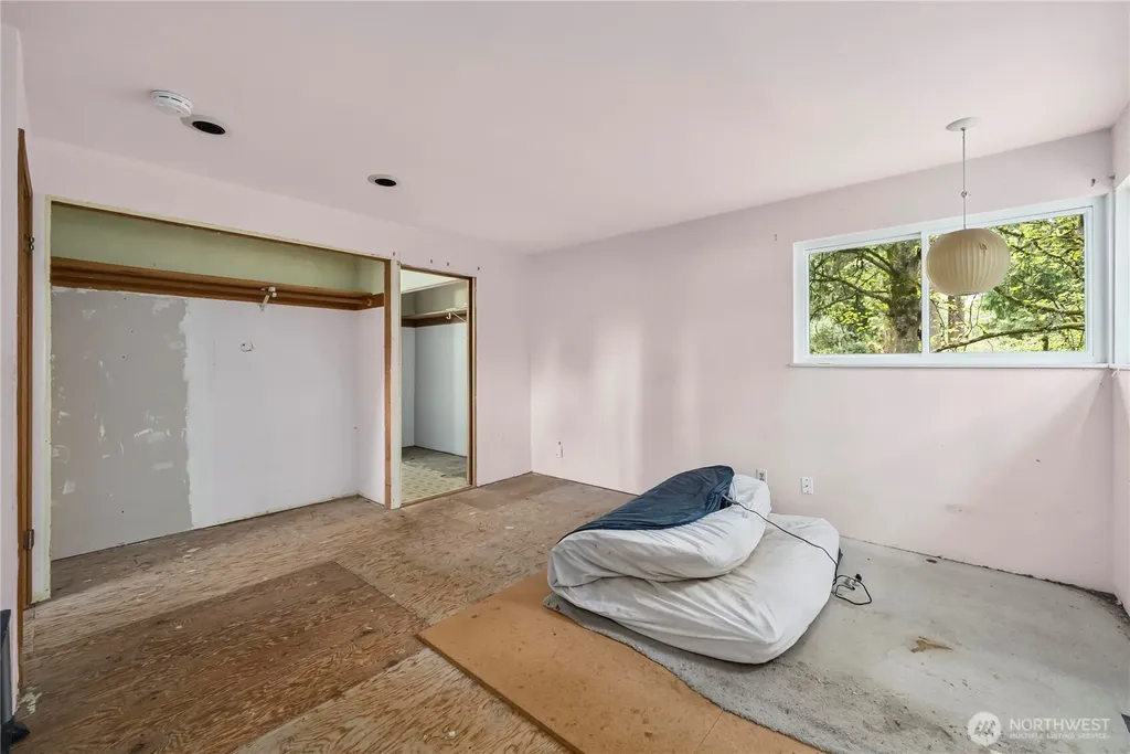 16030 33rd Avenue NE Lake Forest Park WA 98155