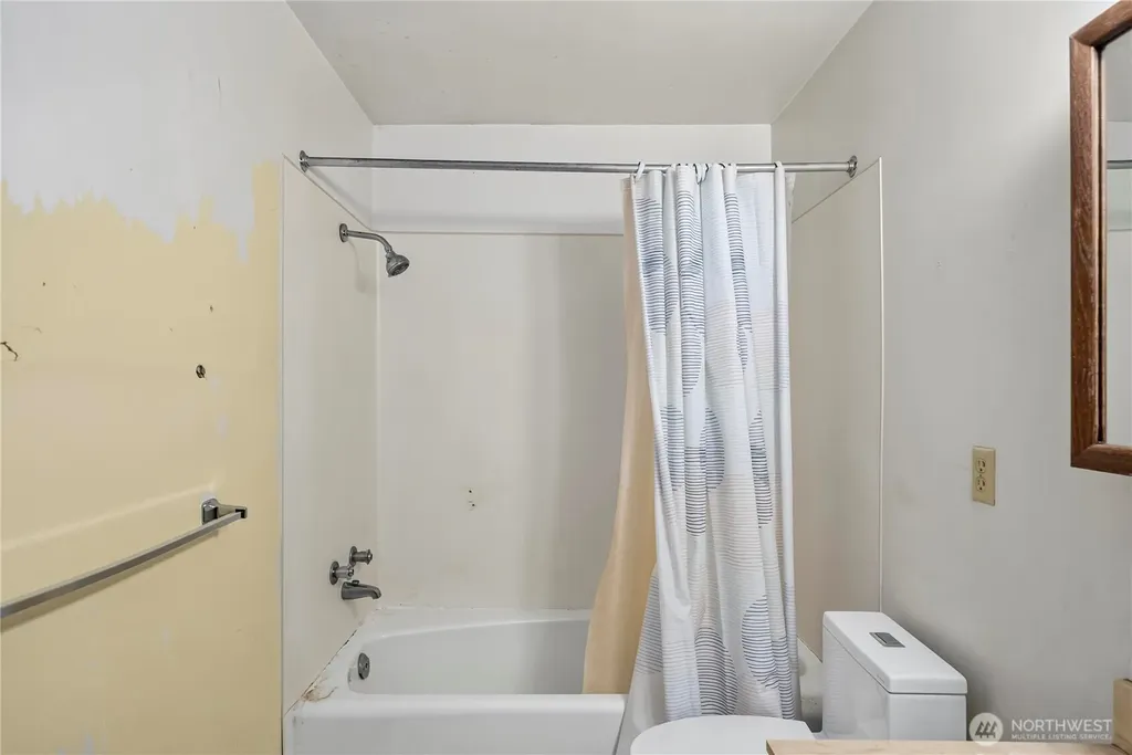 16030 33rd Avenue NE Lake Forest Park WA 98155
