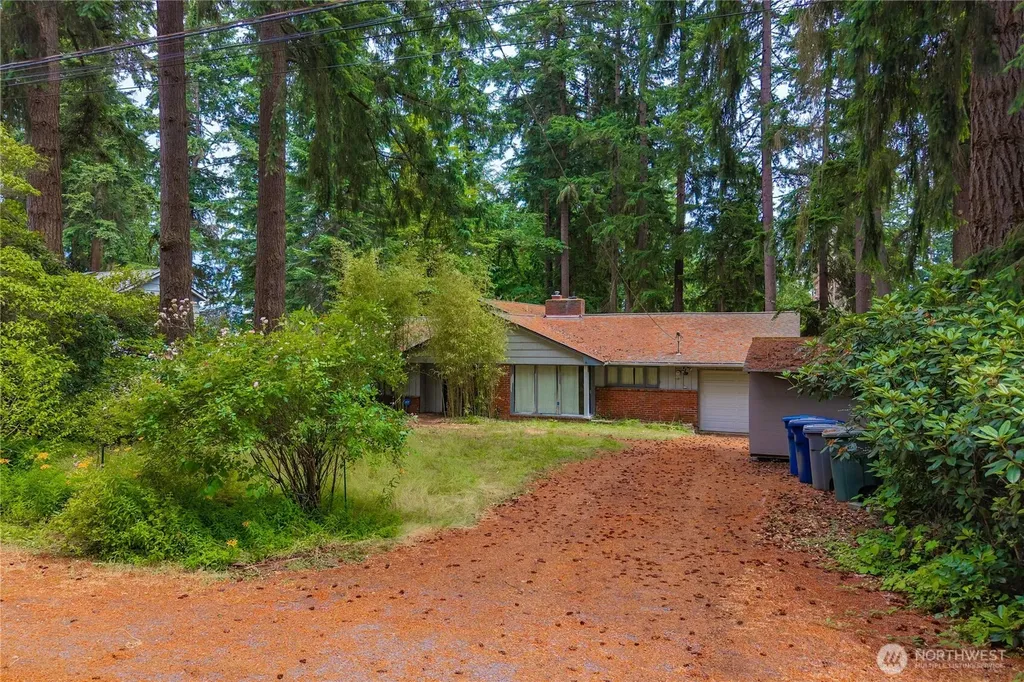16030 33rd Avenue NE Lake Forest Park WA 98155