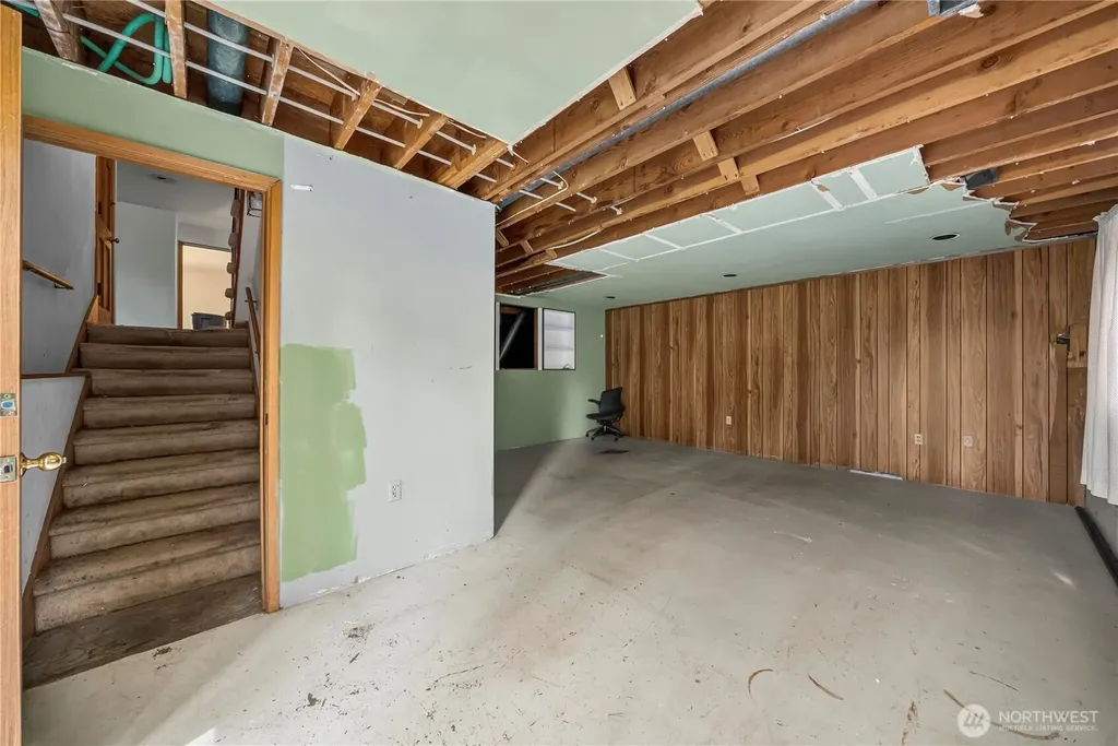16030 33rd Avenue NE Lake Forest Park WA 98155