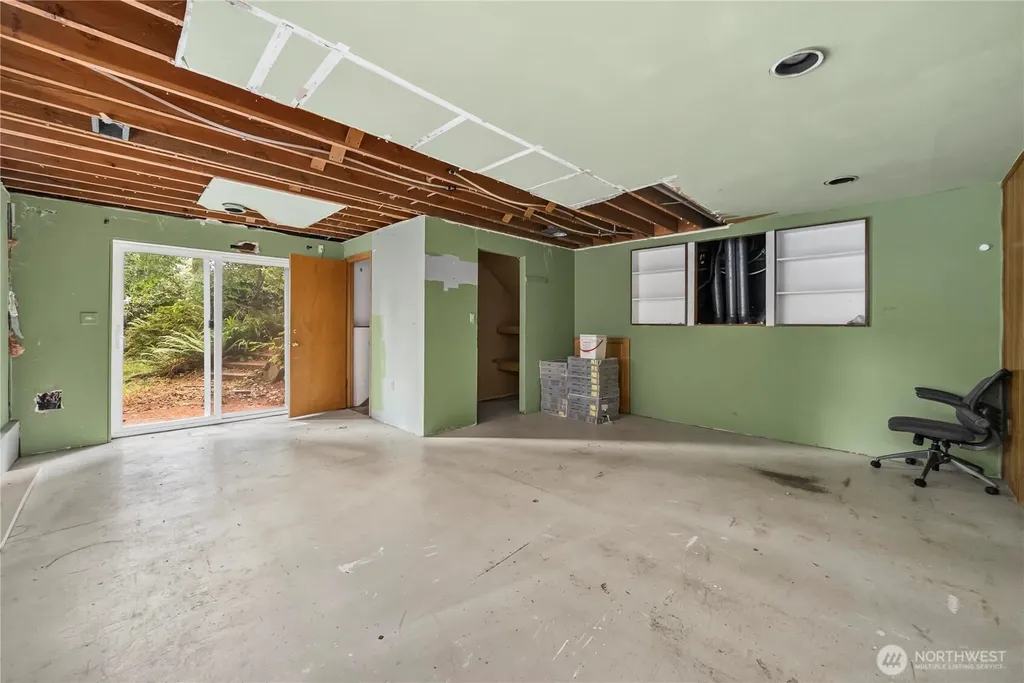 16030 33rd Avenue NE Lake Forest Park WA 98155